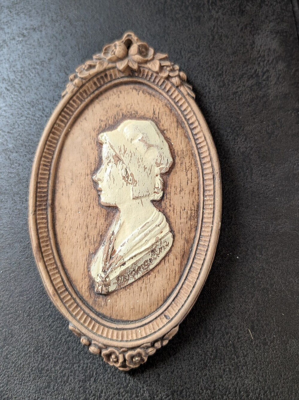 Vintage Style Oval Cameo Wall Plaque in Brown and Cream